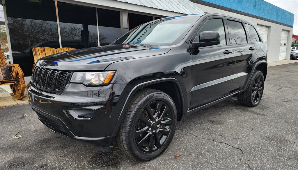 2019 Jeep Grand Cherokee Altitude photo 3