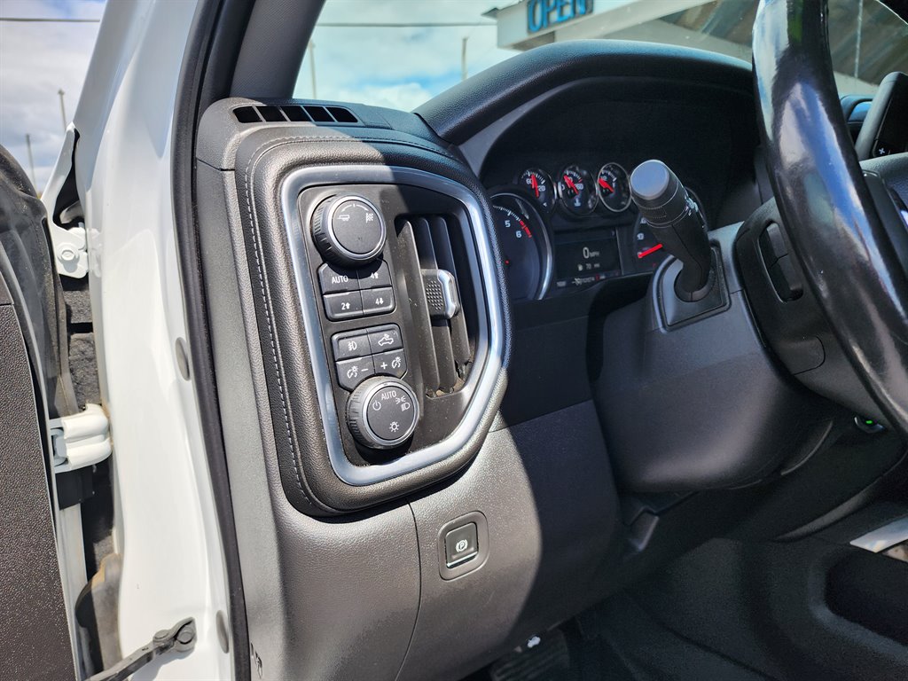 2019 Chevrolet Silverado 1500 RST photo 13