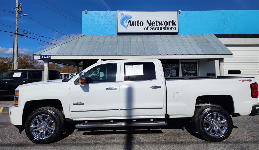 2016 Chevrolet Silverado 2500HD High Country photo 2