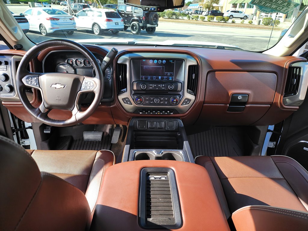 2016 Chevrolet Silverado 2500HD High Country photo 27