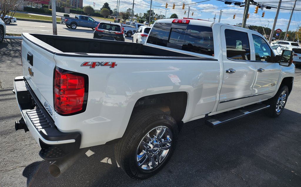 2016 Chevrolet Silverado 2500HD High Country photo 8