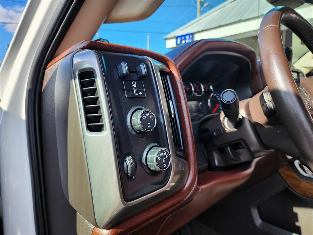 2016 Chevrolet Silverado 2500HD High Country photo 16