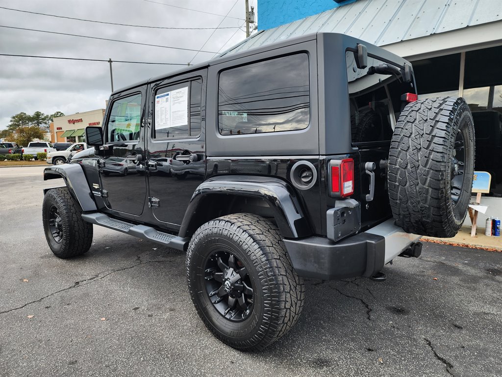 2014 Jeep Wrangler Unlimited Sahara photo 5