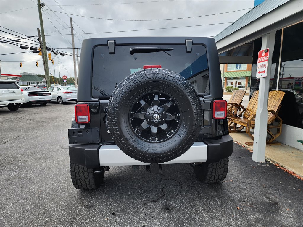 2014 Jeep Wrangler Unlimited Sahara photo 6