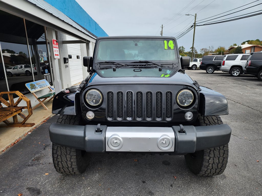 2014 Jeep Wrangler Unlimited Sahara photo 8