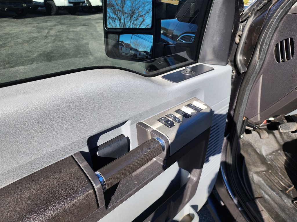 2016 Ford F-250 Super Duty XLT photo 15