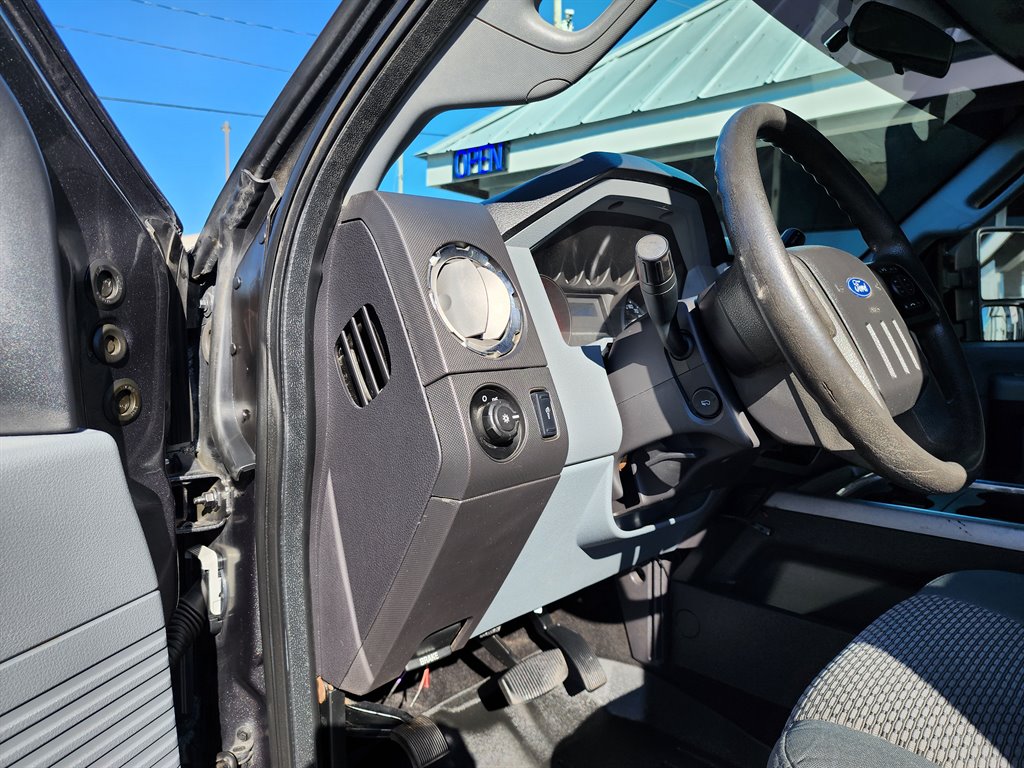 2016 Ford F-250 Super Duty XLT photo 16