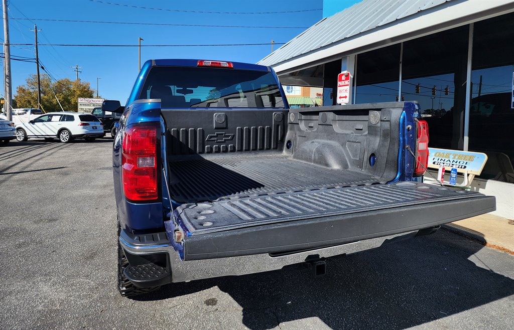 2017 Chevrolet Silverado 1500 LT photo 6