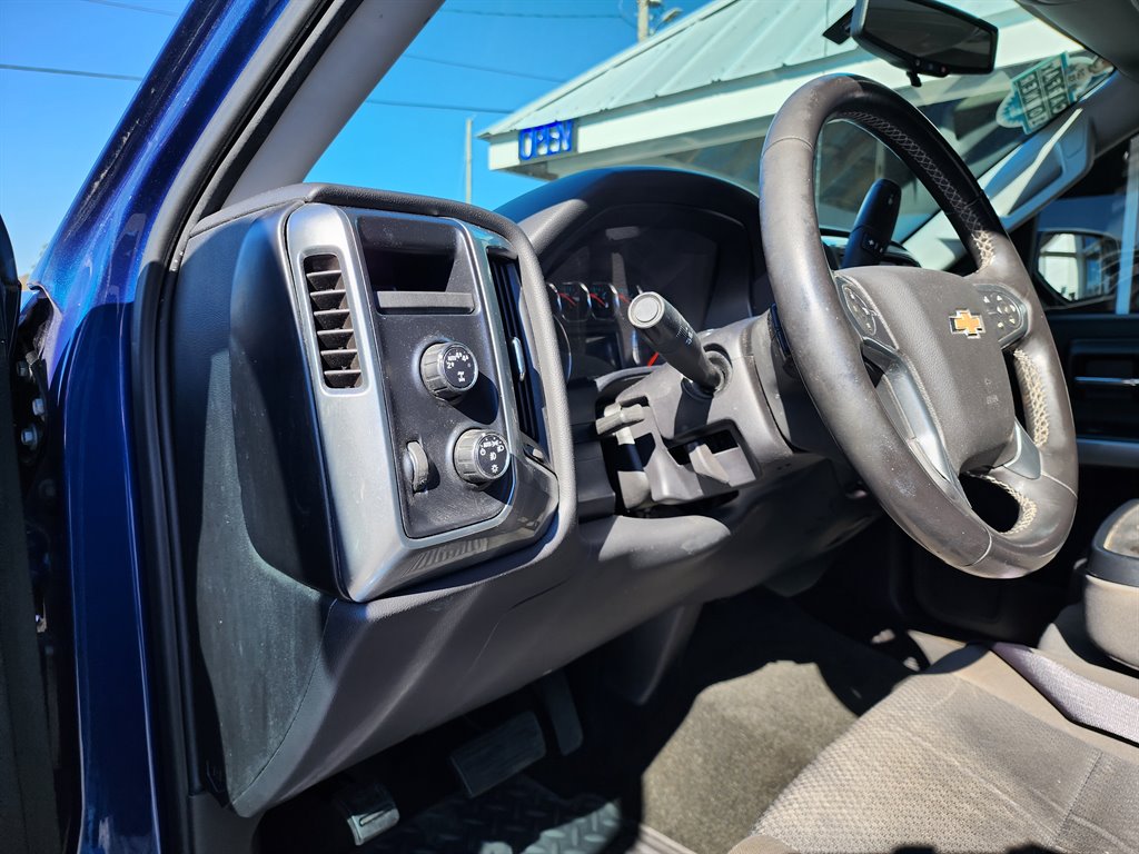 2017 Chevrolet Silverado 1500 LT photo 13