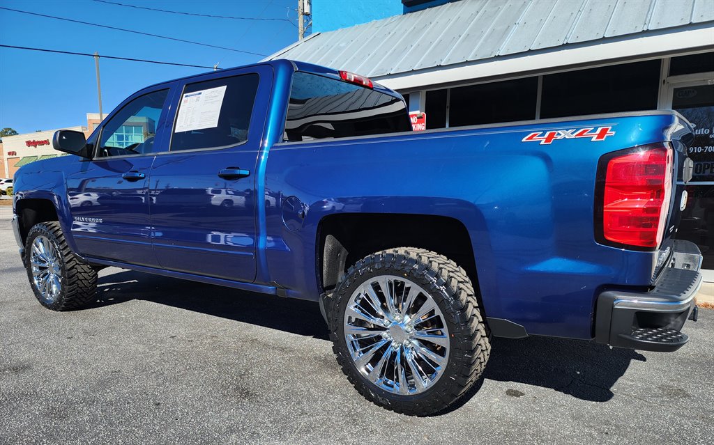 2017 Chevrolet Silverado 1500 LT photo 4