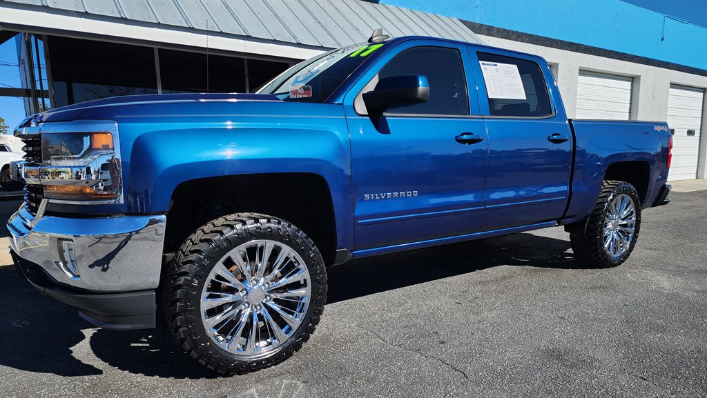 2017 Chevrolet Silverado 1500 LT photo 3