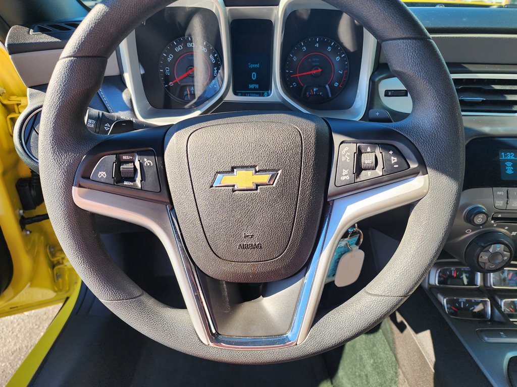 2015 Chevrolet Camaro 2LS photo 15