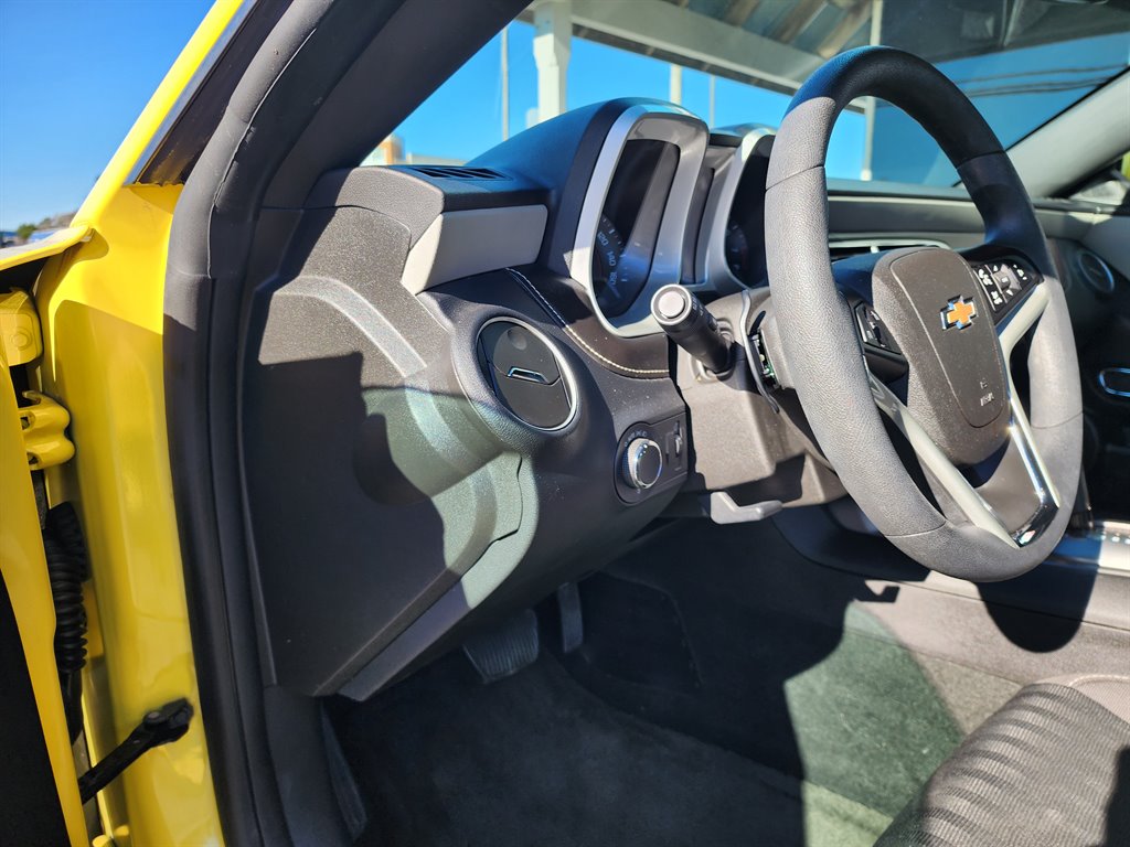 2015 Chevrolet Camaro 2LS photo 12