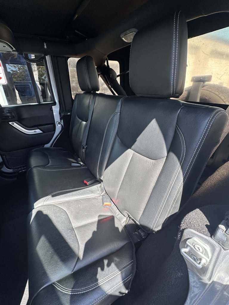 2016 Jeep Wrangler Unlimited Sahara photo 11