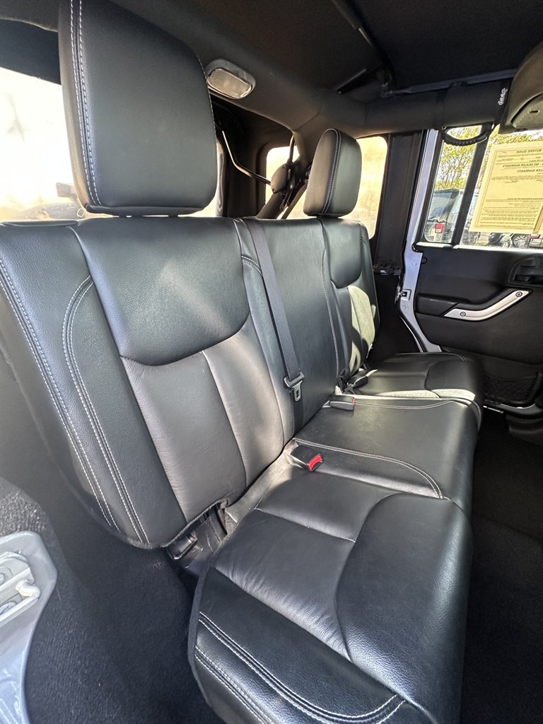 2016 Jeep Wrangler Unlimited Sahara photo 16