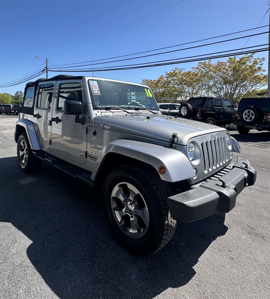 2016 Jeep Wrangler Unlimited Sahara photo 4