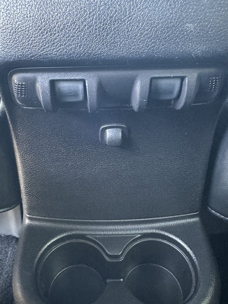 2016 Jeep Wrangler Unlimited Sahara photo 25