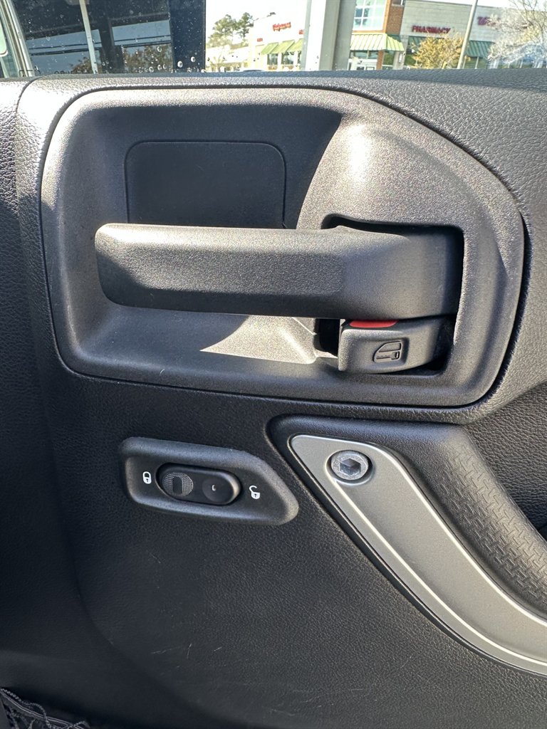 2016 Jeep Wrangler Unlimited Sahara photo 15