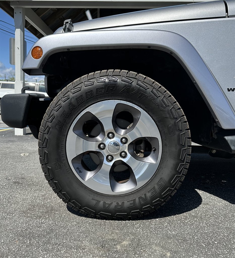 2016 Jeep Wrangler Unlimited Sahara photo 26