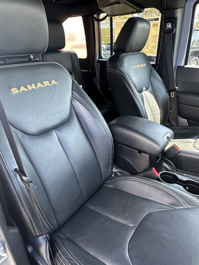 2016 Jeep Wrangler Unlimited Sahara photo 12