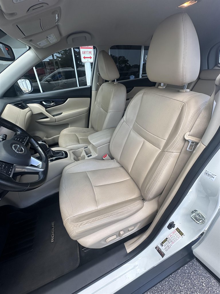 2017 Nissan Rogue SL photo 9