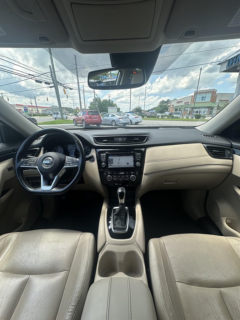 2017 Nissan Rogue SL photo 2