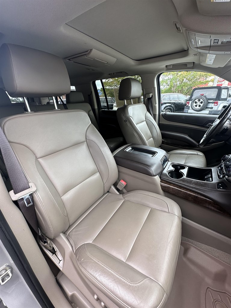 2019 Chevrolet Suburban 1500 LT photo 10