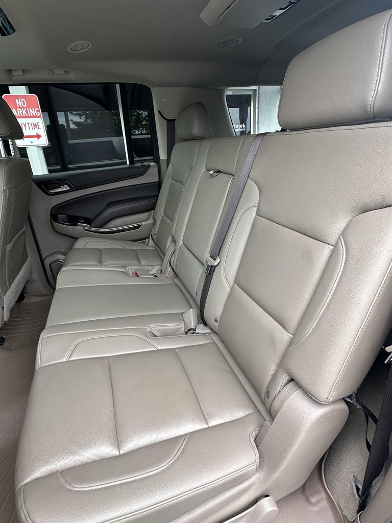 2019 Chevrolet Suburban 1500 LT photo 6