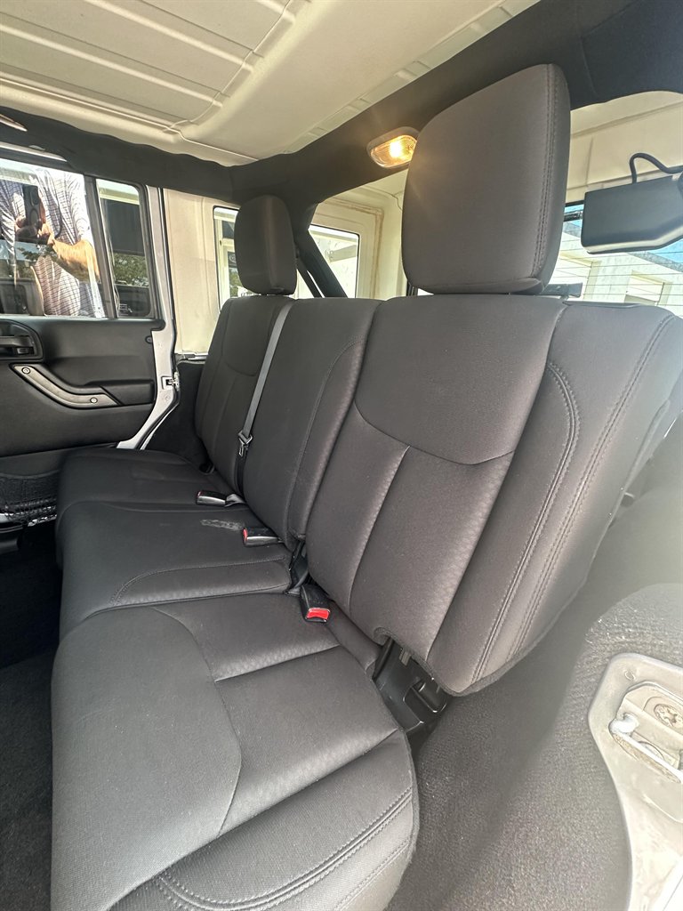 2015 Jeep Wrangler Unlimited Sport photo 9