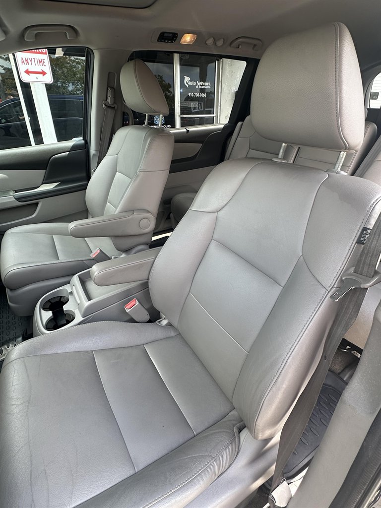 2014 Honda Odyssey EX-L photo 9