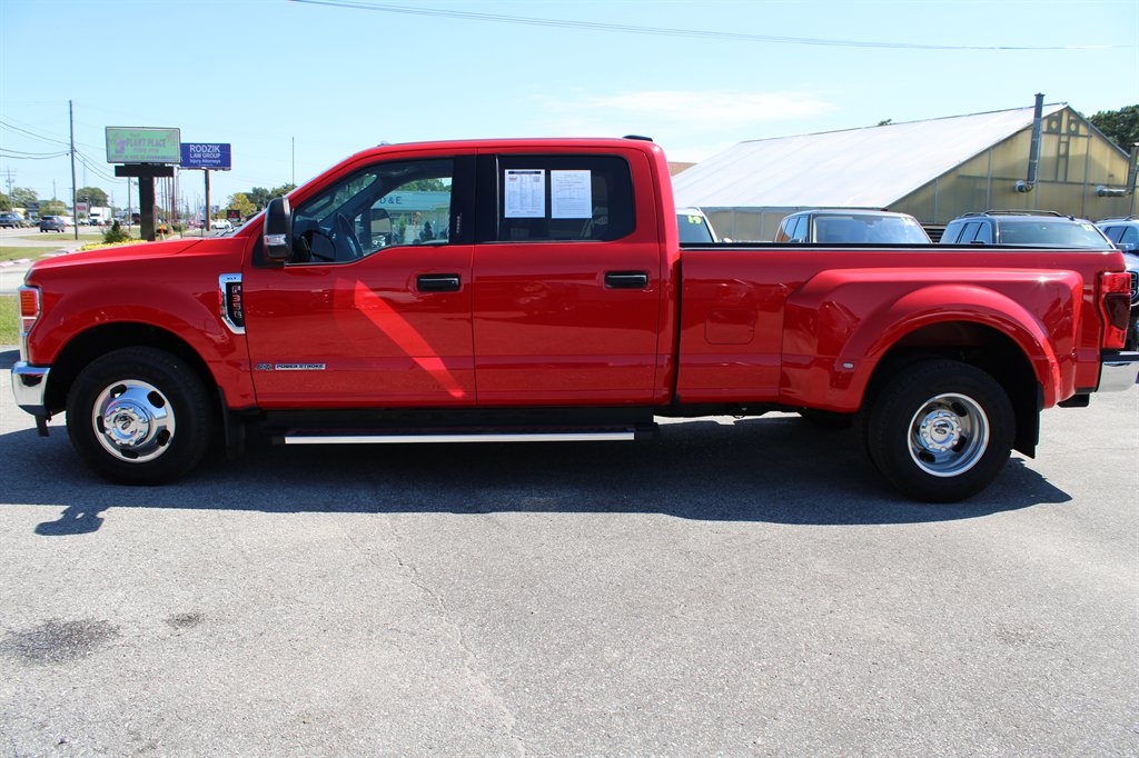 2022 Ford F-350 Super Duty XLT's photo