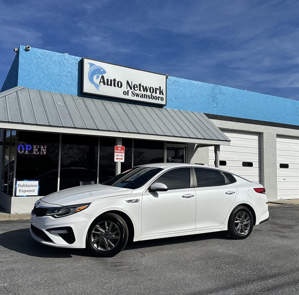 2019 Kia Optima LX's photo