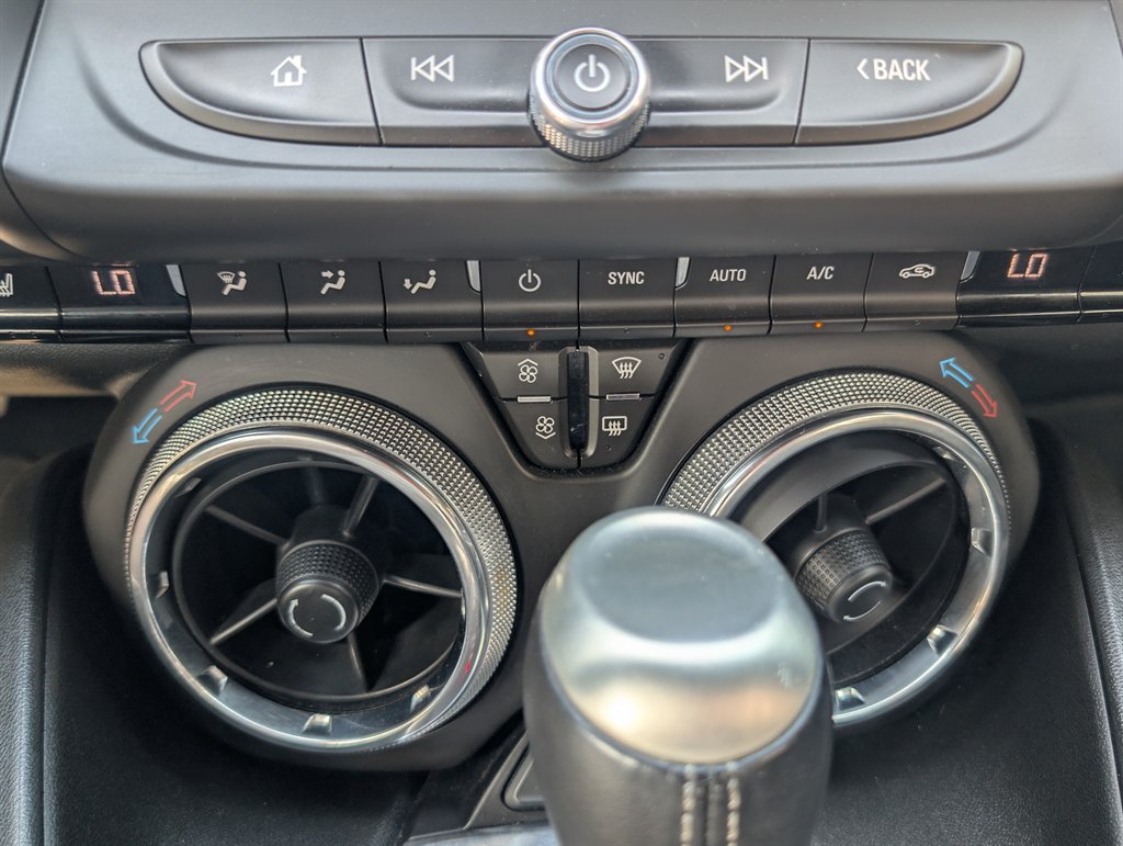 2018 Chevrolet Camaro 2LT - Photo 18