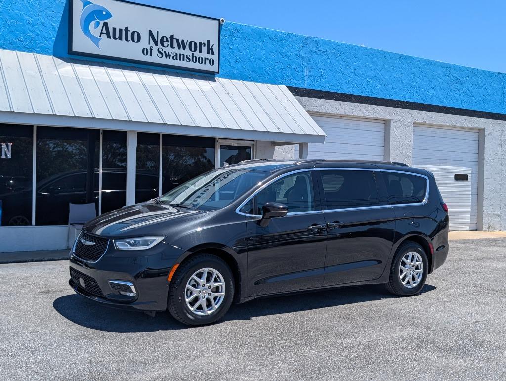 2022 Chrysler Pacifica Touring L's photo