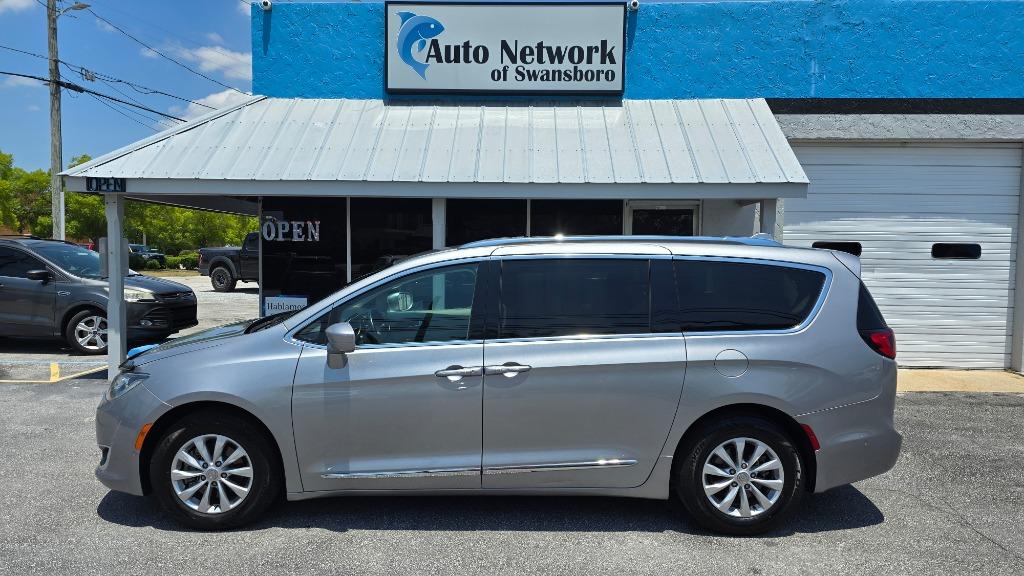 2018 Chrysler Pacifica Touring L Plus's photo