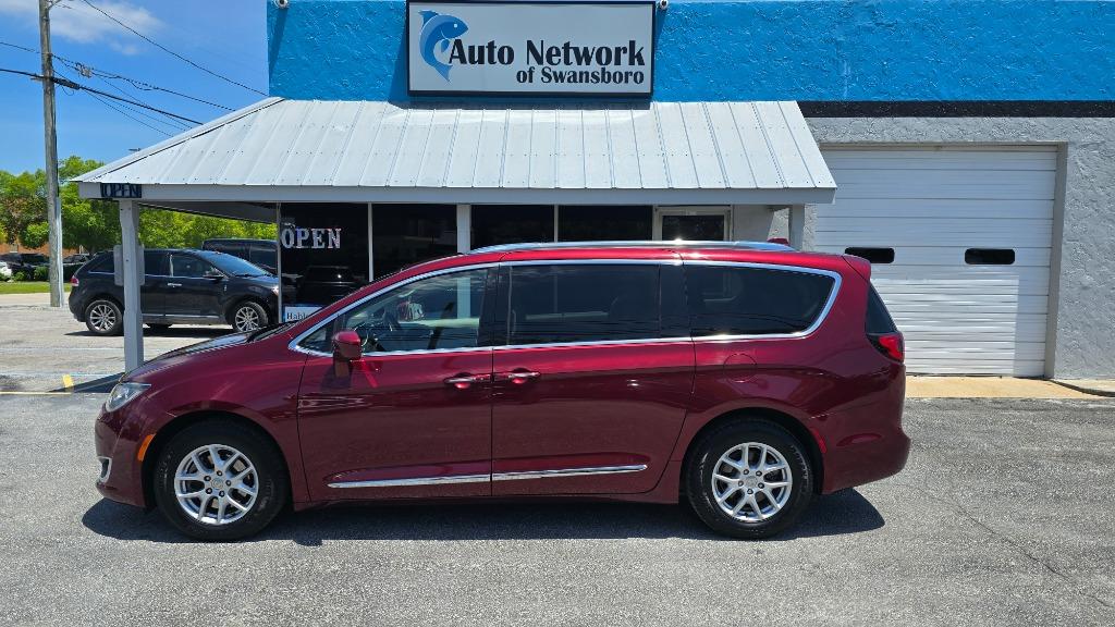2020 Chrysler Pacifica Touring L's photo