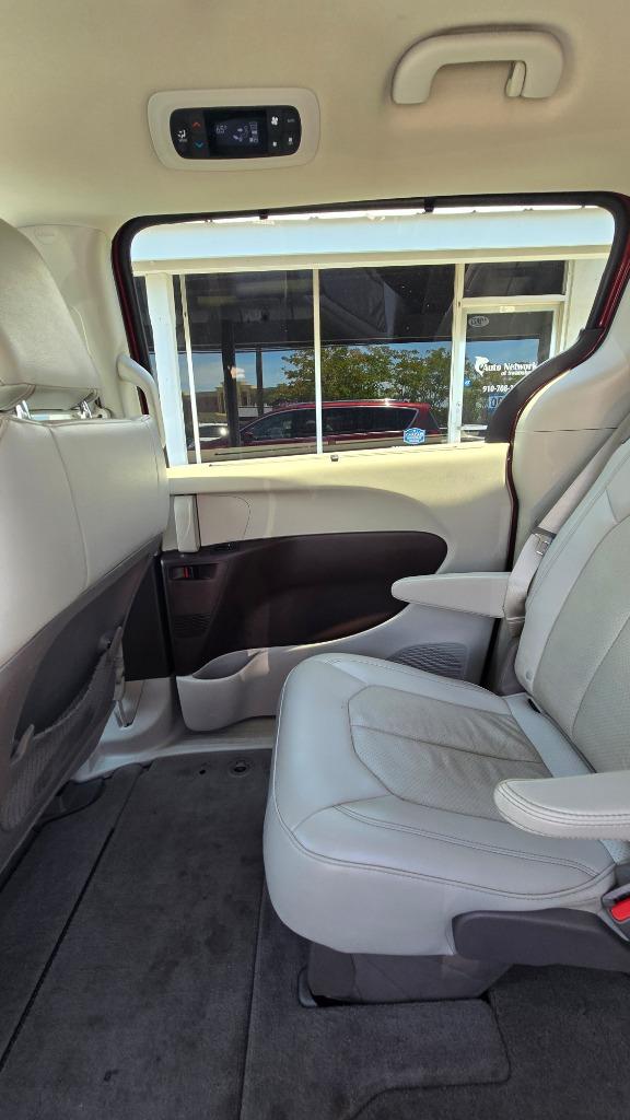 2020 Chrysler Pacifica Touring L - Photo 10